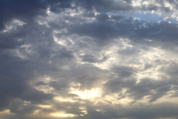 Obraz premium Dramatic sunset sky with colorful clouds at dusk. Nature background and texture - sky replacement