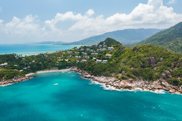 Naklejka premium Aerial top view of Samui island Thailand form drone blue sky, white beach and green blue sea