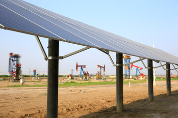 Oil pump with solar panels