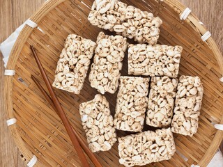 한국음식 고소하고 달콤한 밀보리 강정