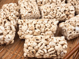 한국음식 고소하고 달콤한 밀보리 강정