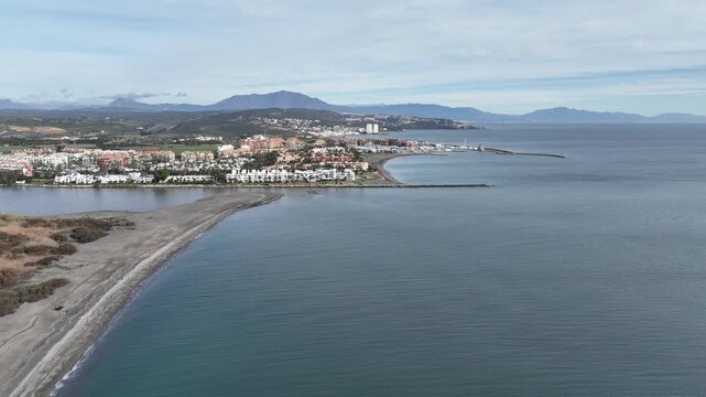 Vista a&eacute;rea de la pedan&iacute;a de Sotogrande en la provincia de C&aacute;diz, Espa&ntilde;a