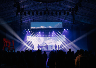 stage lighting, crowd of people dancing at concert
