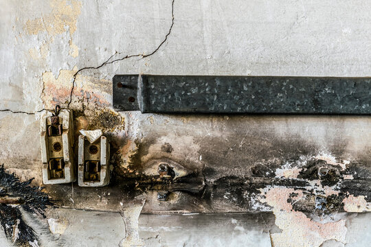 viejo enchufe central t&eacute;rmica de Aliaga Teruel Espa&ntilde;a