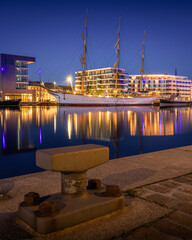 Abends in den Bremerhavener Havenwelten am Neuen Hafen