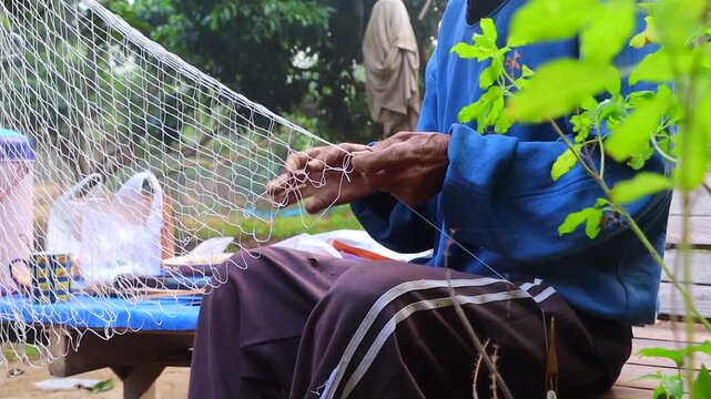 weaving, fish net, fishing tool, fishing gear, netting, mesh, nylon line, Asia, Asian craftsmanship, handcraft, tying patterns, traditional technique, handmade, fishing culture, video