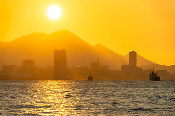 山と海と夕日と街のシルエット20240104
