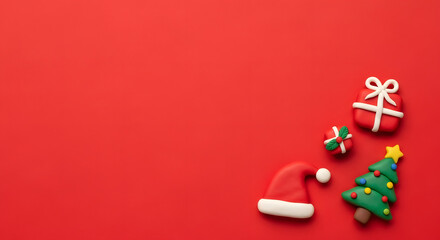 クリスマスのツリーとプレゼントとサンタ帽子のかわいいクレイアート背景
