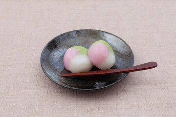 三色団子 日本の和菓子 テーブル