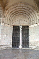 Fototapeta premium Eingang der Kirche Notre-Dame in Beaune