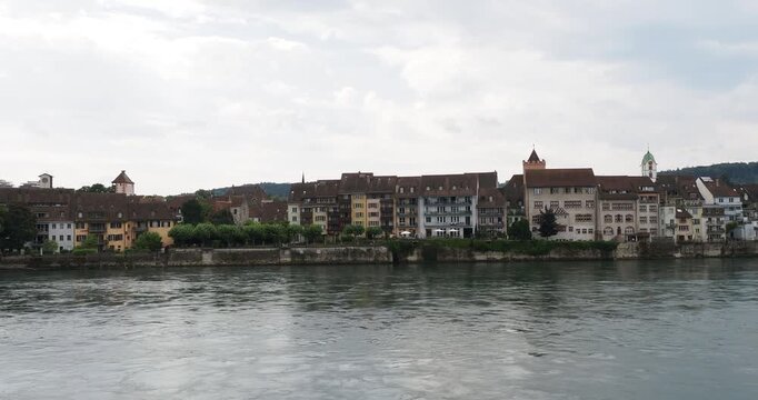 Mittelalterliche Stadt Rheinfelden (Aargau) am Ufer des Rheins.Fassaden mit Fresken,  Messerturm, Johanniterkapelle, Markgasse, Rathaus Turm, Fricktaler Museum bis die alte Steinbr&uuml;cke
