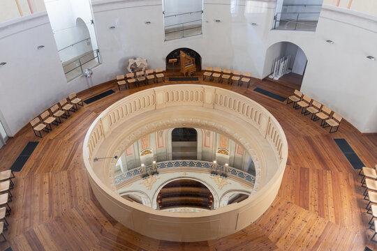 Blick von oben durch die Kuppel der Dresdener Frauenkirche