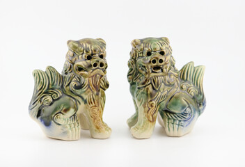 沖縄シーサーの陶器の置物