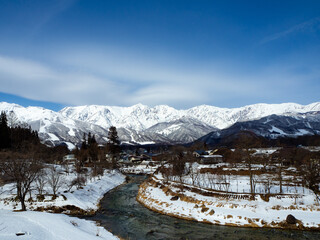 冠雪した北アルプスの山並み　長野県白馬村