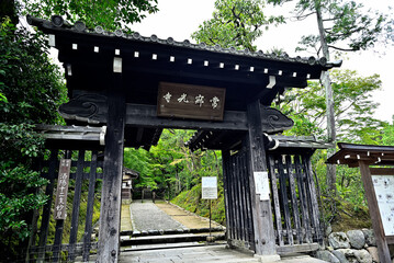 京都嵐山の嵯峨野を散策する