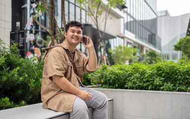 A man navigates a metropolitan district while maintaining digital contact, showcasing urban mobility and accessibility.