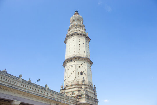 India, Karnataka, Mysuru, Beautiful View of Yellow Minaret of Masjid-i-Ala Srirangapatna, Tipu Sultan's Prayer Masjid.