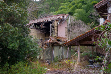 An abandoned house in a dilapidated marginal village