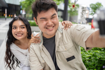 An adventurous couple explores urban landmarks assisted by mobile software, showcasing the intersection of leisure and technology.