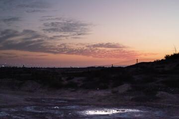 Snnset in Dubai o a cold winters evening.