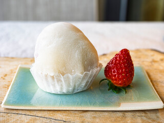 春の至福！もちもち苺大福と完熟いちご