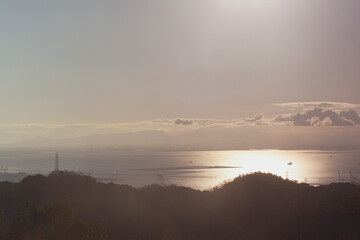 兵庫県・鍋蓋山から神戸港を見る
