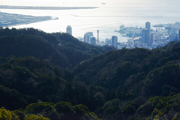 兵庫県・鍋蓋山から神戸港を見る