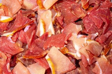 Roher Schweineschinken in W&uuml;rfeln