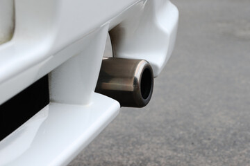 自動車のマフラー