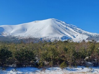 鬼押しハイウェイから見る冬の浅間山