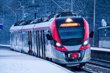 The railway in action. Passenger train. © Tomasz Warszewski