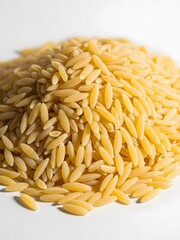 Obraz premium Grain-like Orzo pasta 