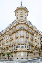 Obraz premium Belle Epoque Architecture, Elegant Corner Facade with Octagonal Tower, San Sebastian, Spain