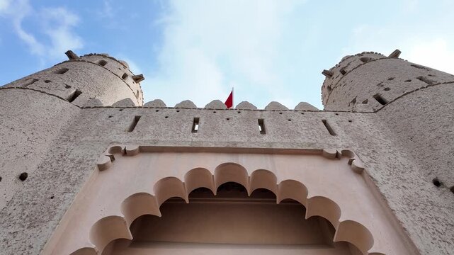  The Historic Al Jahlil Fort in Al Ain, showcasing mudbrick architecture, cultural heritage, and galleries highlighting the region&rsquo;s history.