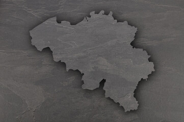 Karte von Belgien auf dunklem Schiefer