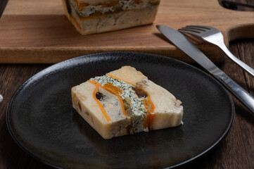 ドライフルーツとナッツを贅沢に練り込んだ濃厚チーズテリーヌ