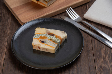 ドライフルーツとナッツを贅沢に練り込んだ濃厚チーズテリーヌ