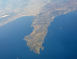 Veduta aerea integrale della Penisola Sorrentina tra il Golfo di Napoli e il Golfo di Salerno 665c66