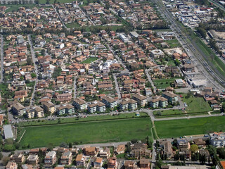 Veduta aerea del Municipio X di Roma con quartieri residenziali e aree verdi 764