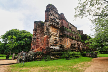 Lankathilaka Vihara Image House- View of the massive brick walls of the great temple or gedige built by King Parakrambahu I with a standing Buddha,measuring 41 feet tall at Polonnaruwa, Sri Lanka