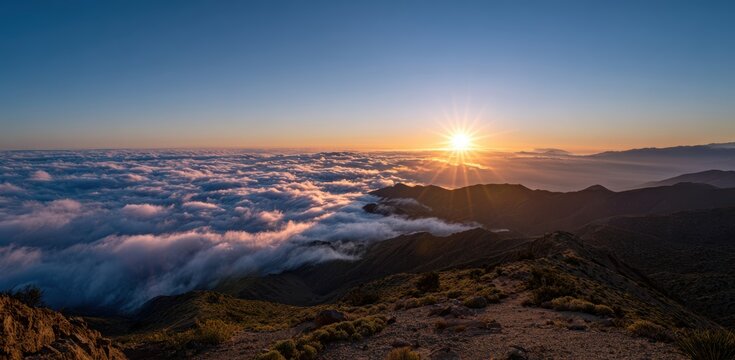 雲の上から見る日の出の風景