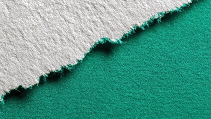 緑と白の紙の部分的な切れ目の詳細