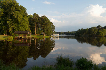Obraz premium Quiet Lakeside Scene with Wooden Dock and Gazebo