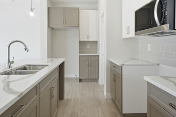 Fototapeta premium Kitchen with white cabinets and a white countertop