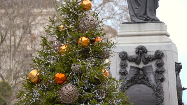 Christmas Tree Decorations, Guards' Crimean War Memorial Statue (1861), Waterloo Place, Central London, England, United Kingdom, Britain