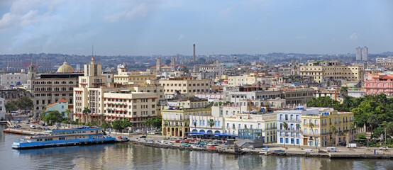 Avenida del Puerto, bay of Havana