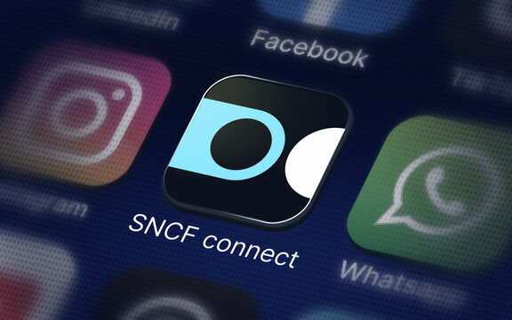 SNCF connect logo sur un &eacute;cran num&eacute;rique	
