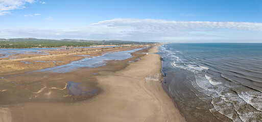 Panorama de la plage de Mateilles &agrave; Gruissan dans l'Aude en r&eacute;gion Occitanie.