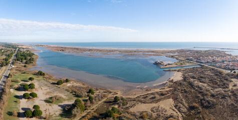 Panorama de l'&eacute;tang de Mateille &agrave; Gruissan dans le d&eacute;partement de l'Aude en r&eacute;gion Occitanie.