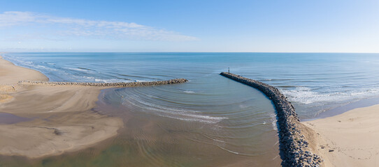La jet&eacute;e des Ayguades &agrave; Gruissan dans l'Aude en r&eacute;gion Occitanie